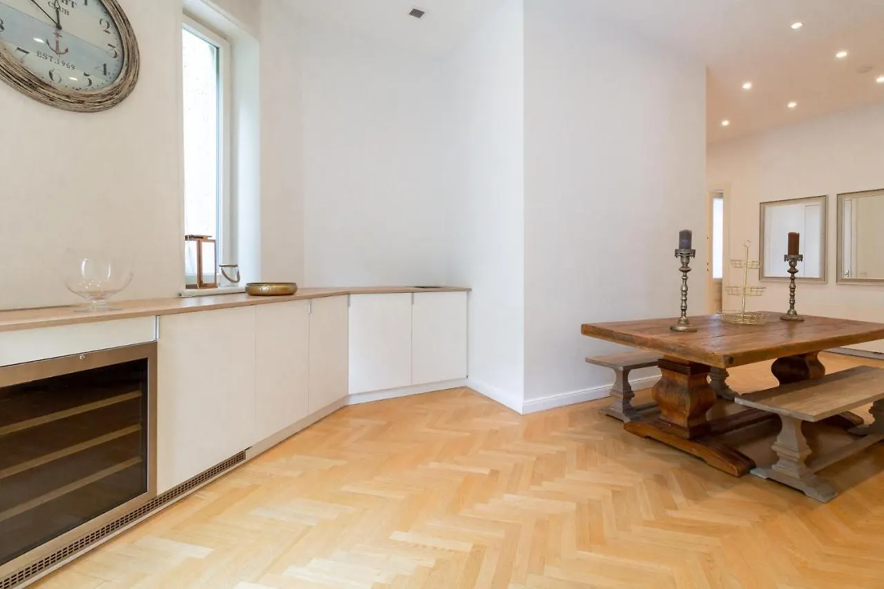 Large Luxury Residence Near Townhall & Votivkirche Vienna
