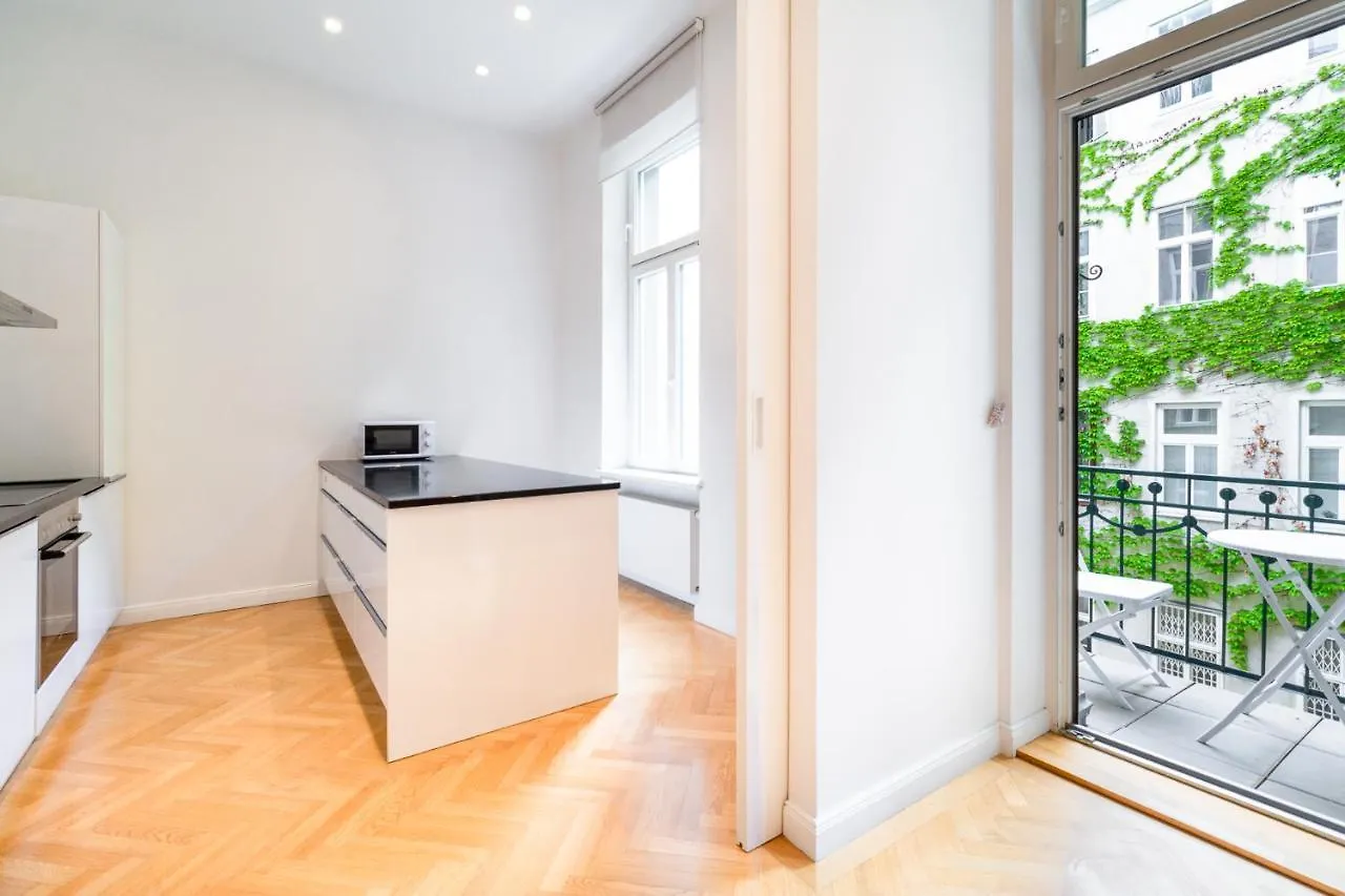 Large Luxury Residence Near Townhall & Votivkirche Vienna Austria