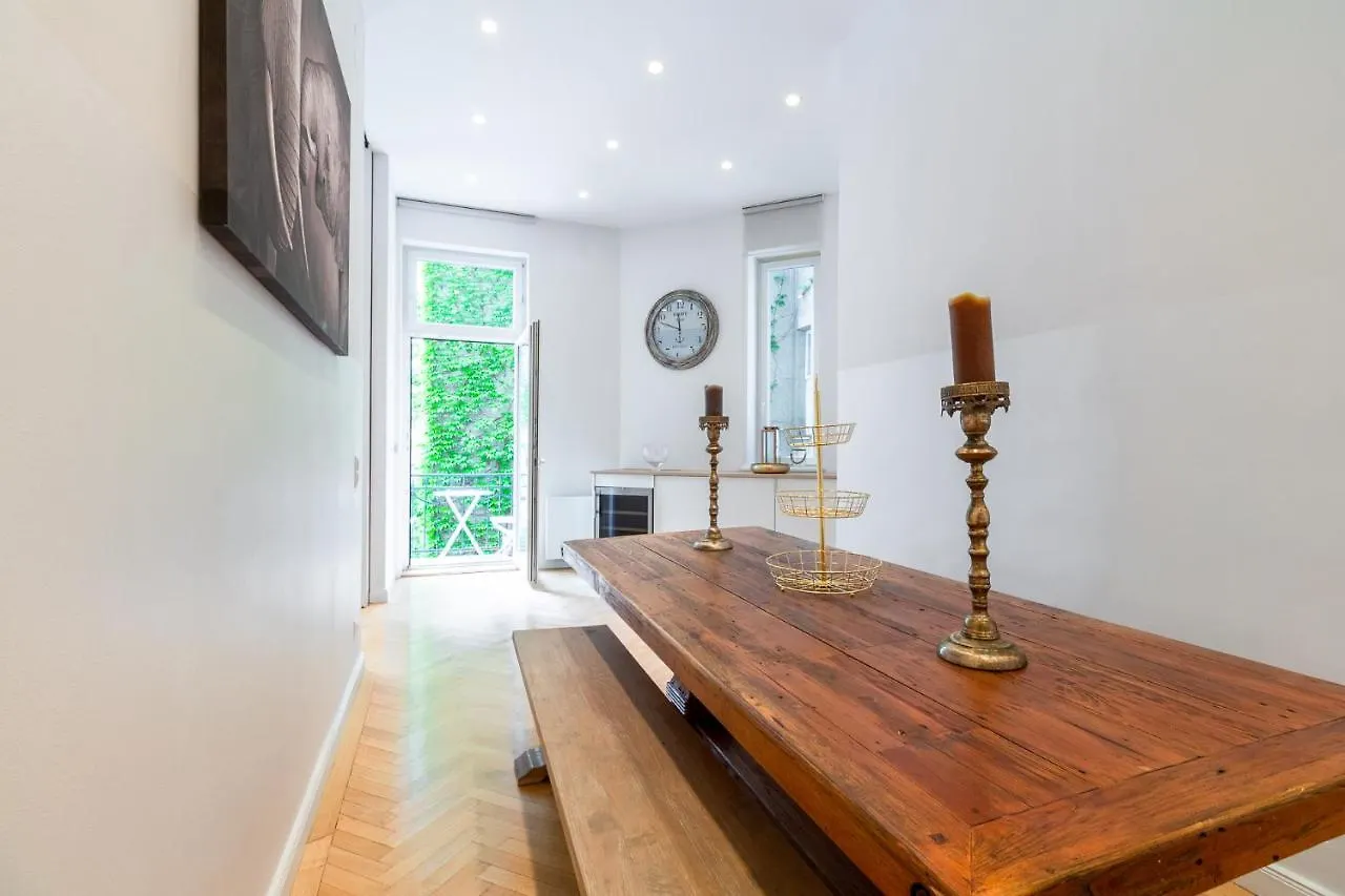 Large Luxury Residence Near Townhall & Votivkirche Vienna Apartment