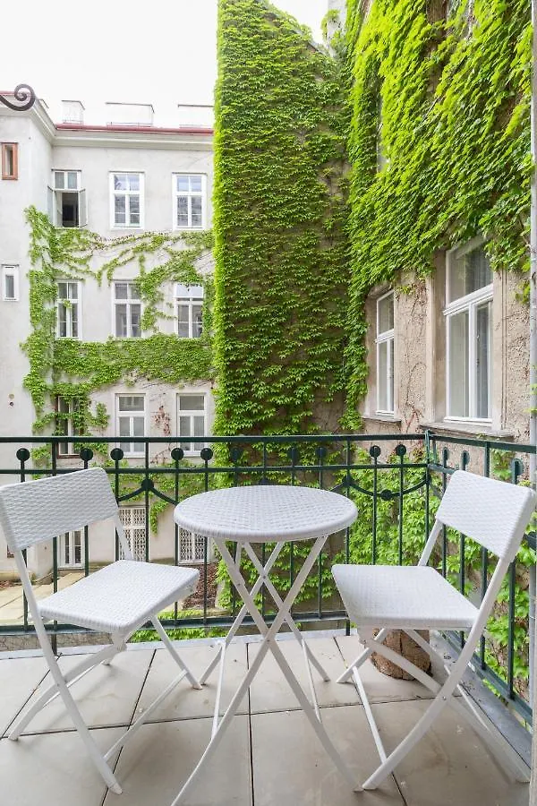 Large Luxury Residence Near Townhall & Votivkirche Vienna Austria