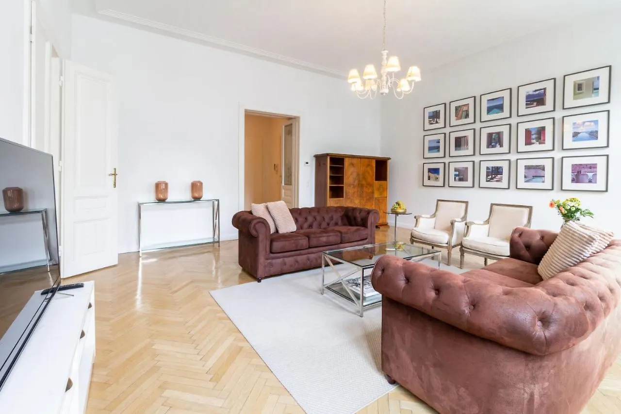 Large Luxury Residence Near Townhall & Votivkirche Vienna Apartment