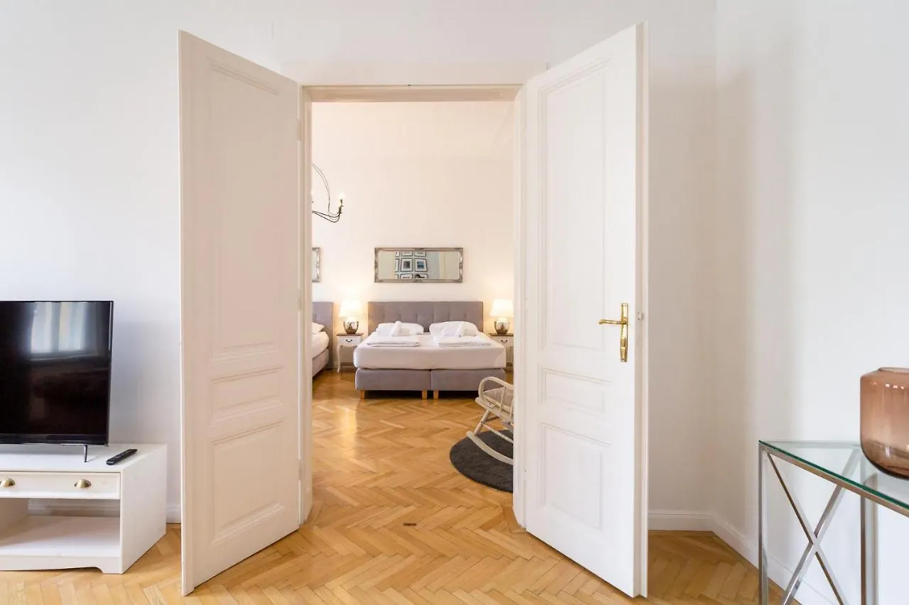 Apartment Large Luxury Residence Near Townhall & Votivkirche Vienna Austria
