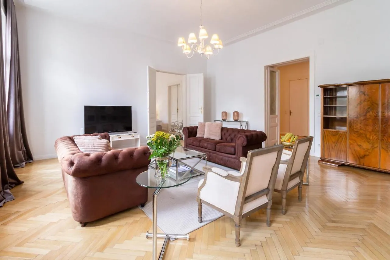 Large Luxury Residence Near Townhall & Votivkirche Vienna